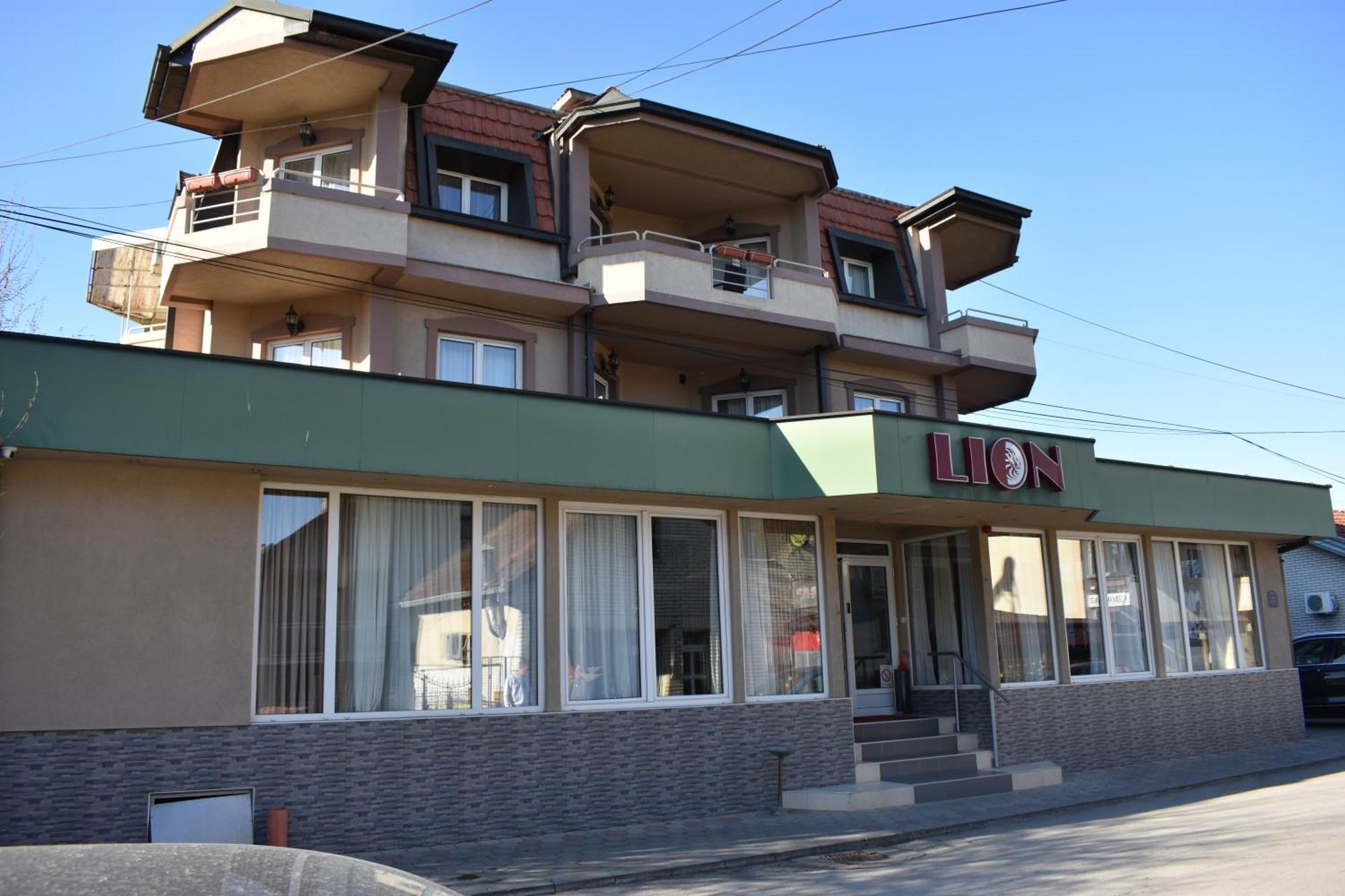 Garni Hotel Lion Jagodina Esterno foto