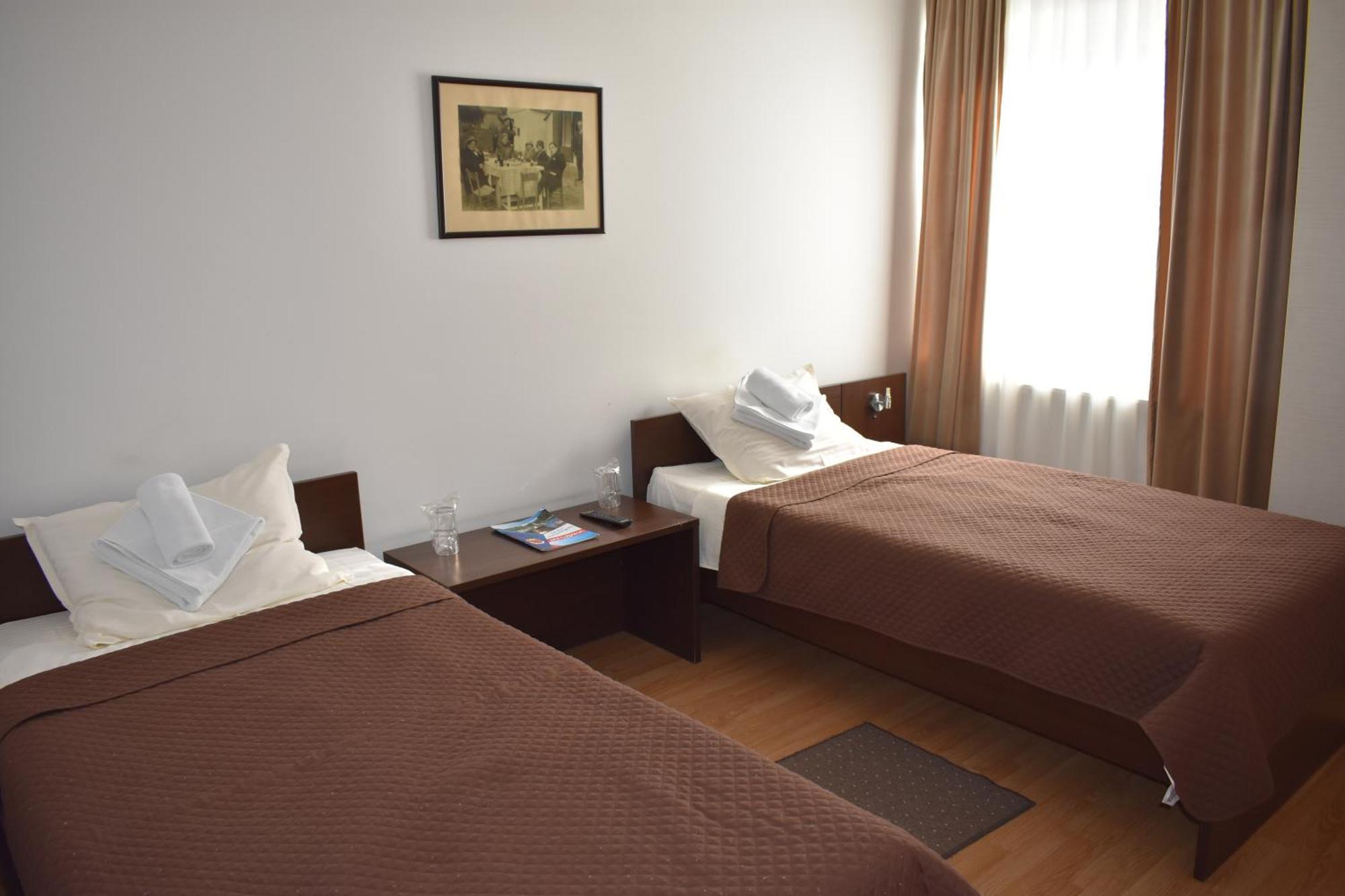 Garni Hotel Lion Jagodina Esterno foto