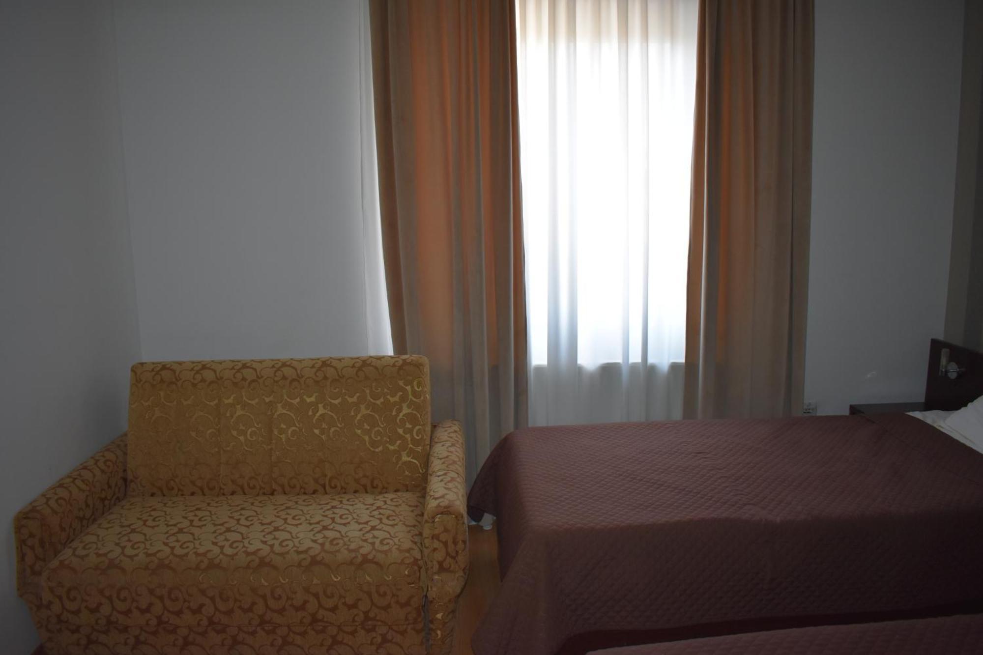 Garni Hotel Lion Jagodina Esterno foto