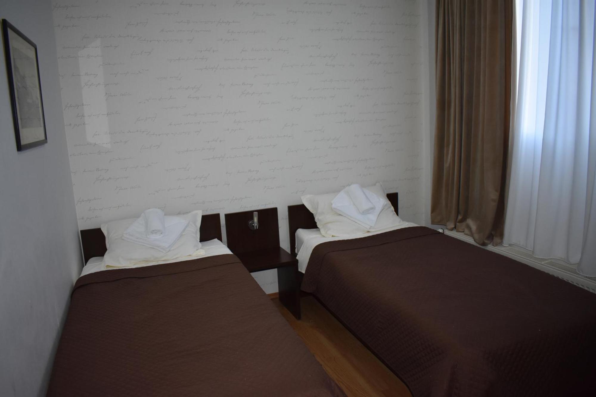 Garni Hotel Lion Jagodina Esterno foto